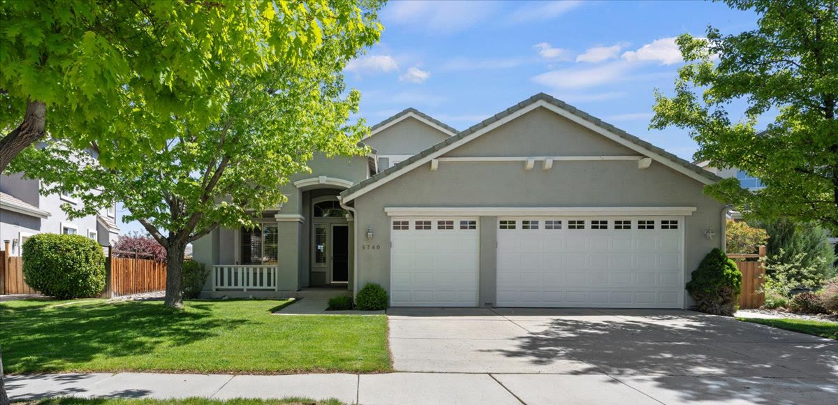 Single-story Spanish Springs home with three-car garage
